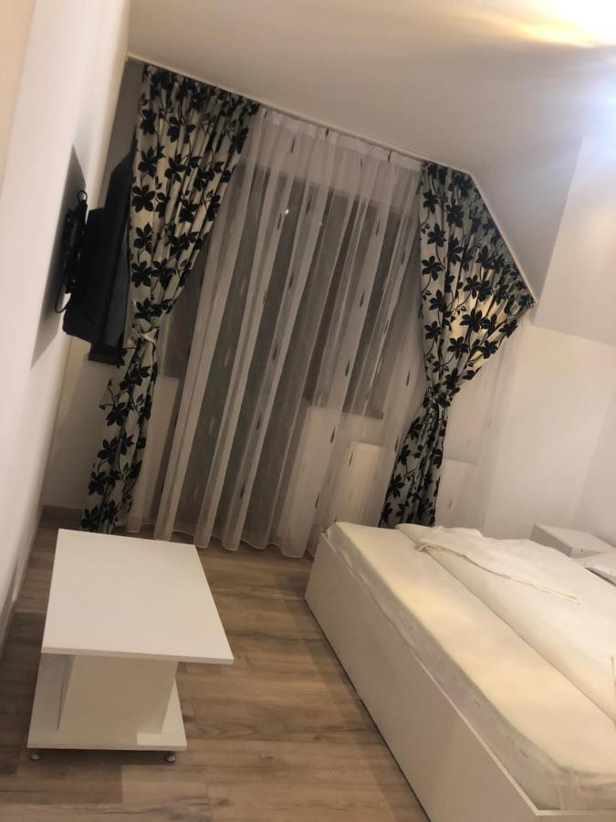 Hotel New House Curtea de Argeş Exteriér fotografie
